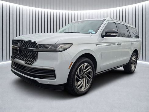 New 2026 Lincoln Navigator Reserve image 6