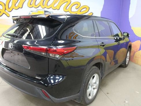 Used 2022 Toyota Highlander L AWD/4WD image 8