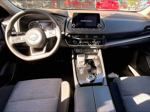 Used 2023 Nissan Rogue SV image 7