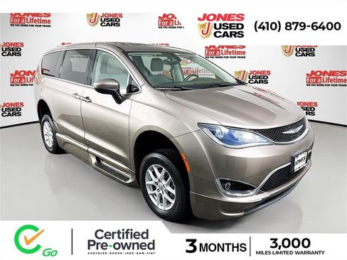 Used 2017 Chrysler Pacifica Touring Plus image 1