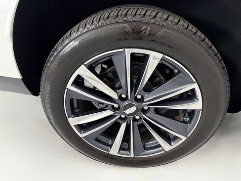 Used 2025 Cadillac Escalade Sport w/ LPO, Floor Liner Package AWD/4WD image 33