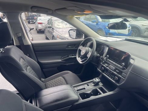 Used 2023 Nissan Pathfinder S FWD image 11