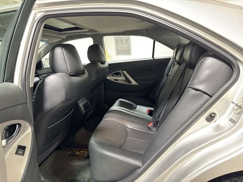 Used 2010 Toyota Camry SE FWD image 22