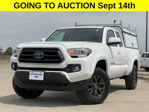 Used 2022 Toyota Tacoma SR5 RWD image 2