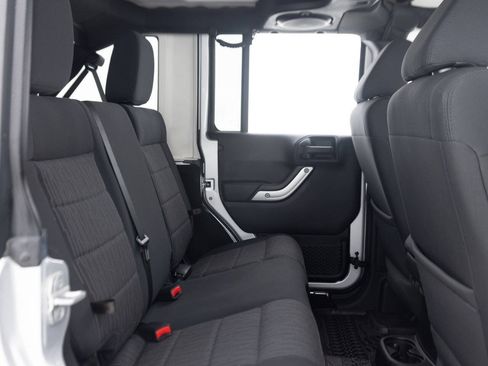 Used 2012 Jeep Wrangler Unlimited Rubicon w/ Connectivity Group AWD/4WD image 33