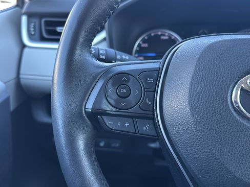 Used 2021 Toyota RAV4 XLE Premium image 24