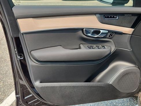 New 2025 Volvo XC90 B5 Plus w/ Protection Package Premier image 9