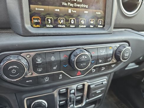 Used 2019 Jeep Wrangler Unlimited Sahara AWD/4WD image 21