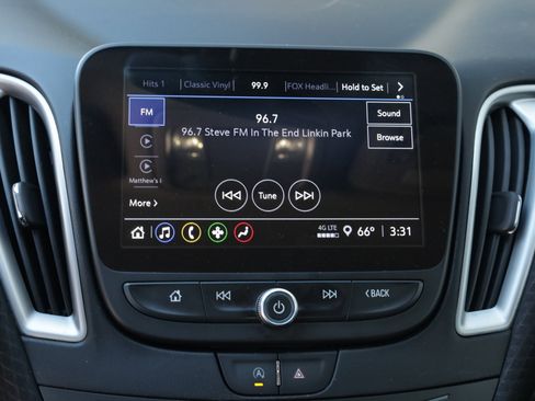 Used 2025 Chevrolet Malibu LT image 9