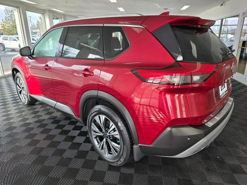 Used 2021 Nissan Rogue SV w/ Premium Package image 6