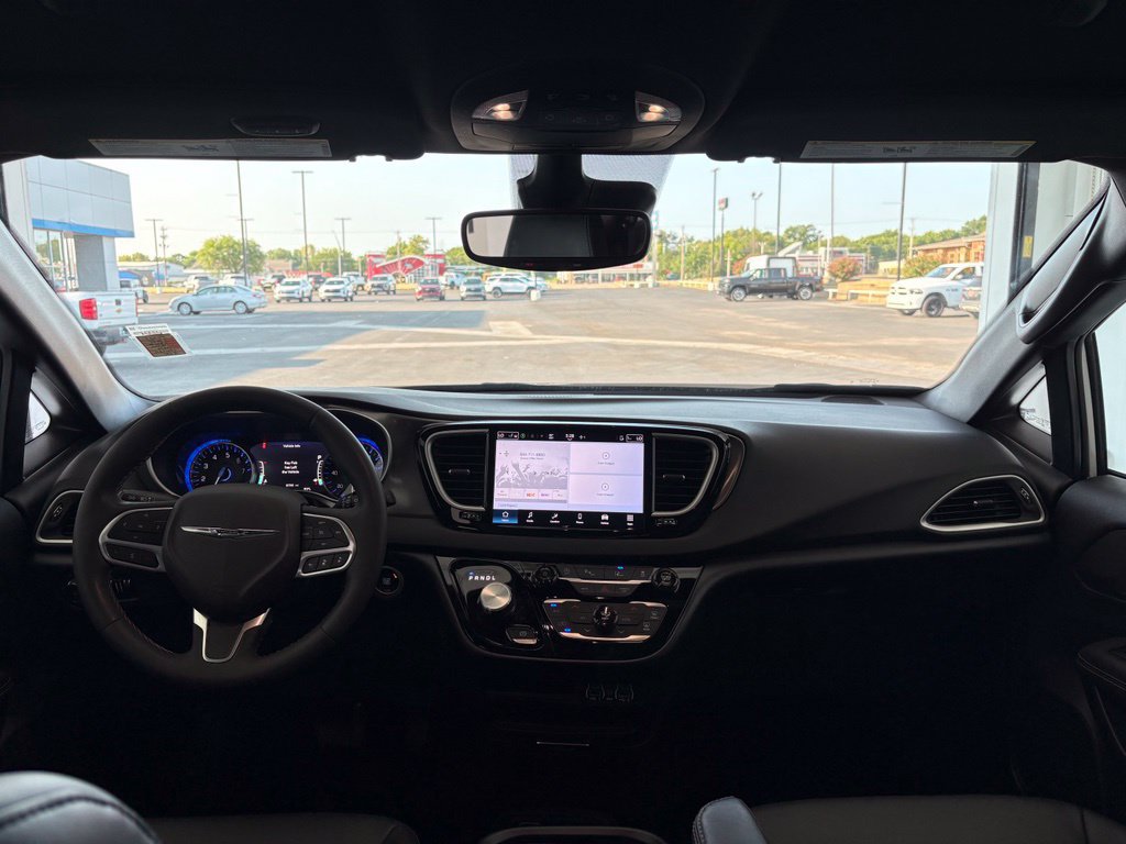Used 2025 Chrysler Pacifica Select FWD image 41