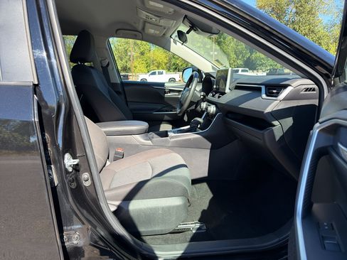 Used 2025 Toyota RAV4 XLE FWD image 14