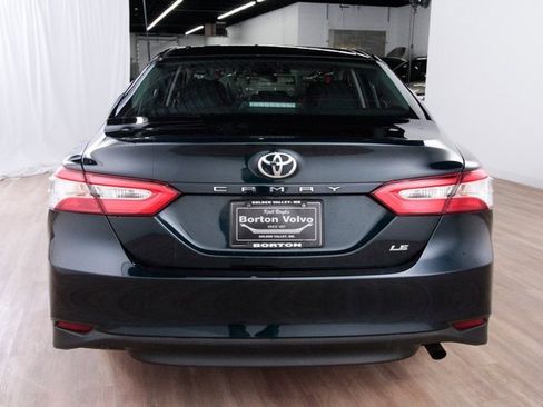 Used 2018 Toyota Camry LE image 4