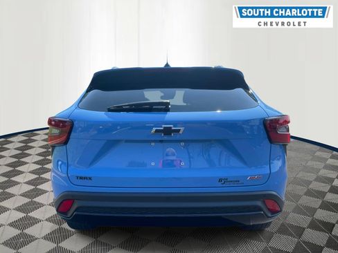 Used 2024 Chevrolet Trax RS w/ Sunroof Package FWD image 5