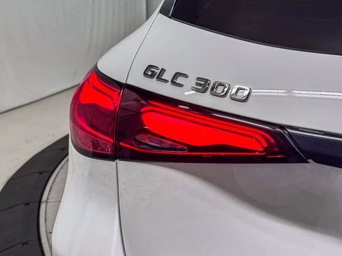 Used 2025 Mercedes-Benz GLC 300 image 11