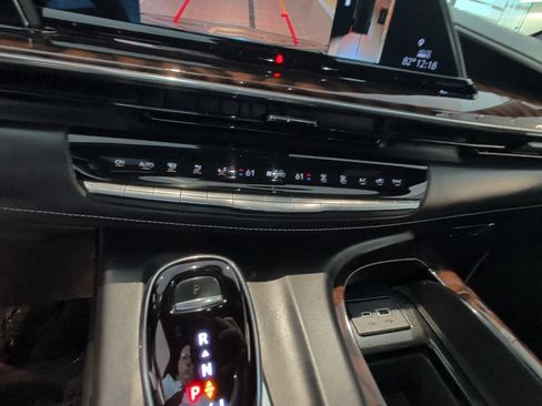 Certified 2022 Cadillac Escalade Sport Platinum w/ Heavy-Duty Trailer Package AWD/4WD image 16