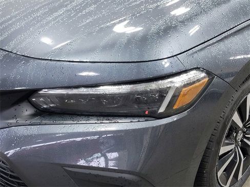 Certified 2024 Honda Civic EX-L image 9