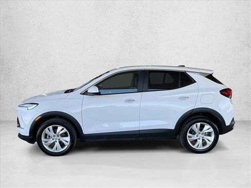 Used 2025 Buick Encore GX Preferred AWD/4WD image 2