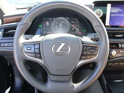 Certified 2025 Lexus ES 300h w/ Premium Package image 15