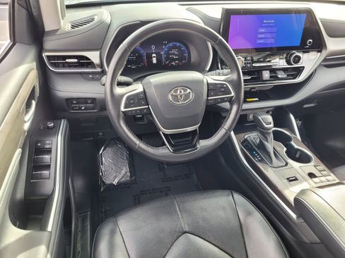 Used 2023 Toyota Highlander Limited image 7