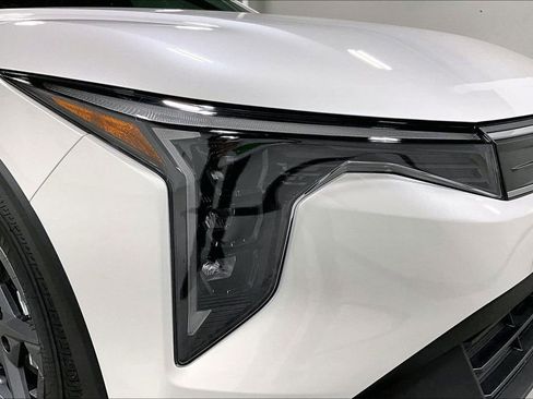 New 2025 Kia K4 LXS image 36