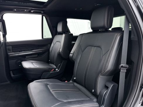 Used 2024 Ford Expedition Platinum AWD/4WD image 32