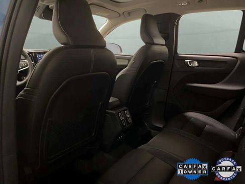 Used 2025 Volvo XC40 B5 Plus image 19