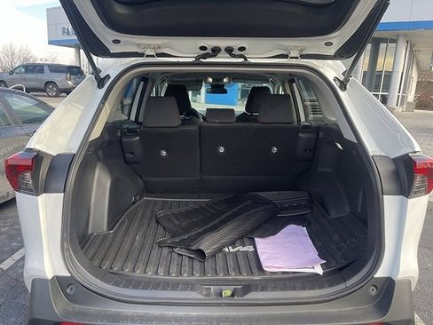 Used 2022 Toyota RAV4 LE image 7