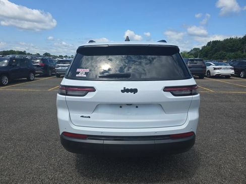 Used 2023 Jeep Grand Cherokee L Laredo AWD/4WD image 5