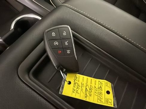 Used 2021 Chevrolet Suburban Premier w/ Premium Package RWD image 20