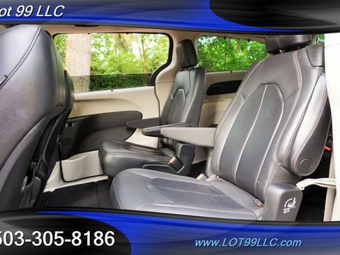 Used 2017 Chrysler Pacifica Touring-L FWD image 14