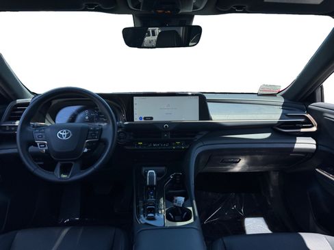 Used 2025 Toyota Crown Signia AWD/4WD image 10