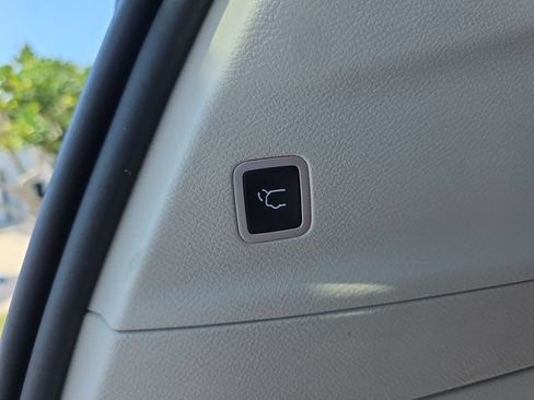 Used 2023 Chrysler Voyager LX FWD image 29