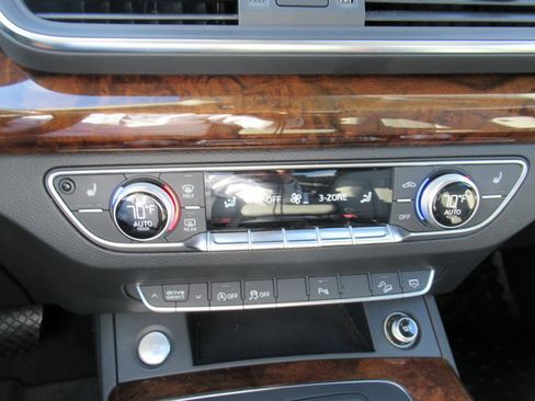 Used 2018 Audi Q5 2.0T Premium Plus w/ Premium Plus Package image 27