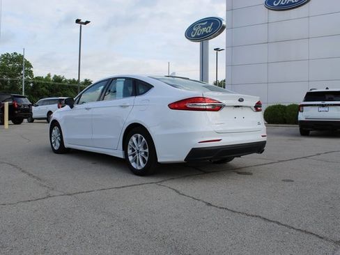 Used 2020 Ford Fusion SE FWD image 3