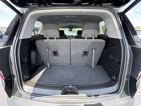 Used 2023 GMC Acadia SLE w/ Driver Convenience Package image 24