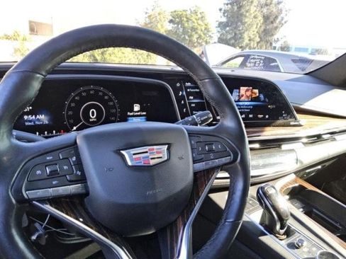 Used 2021 Cadillac Escalade Premium Luxury image 3