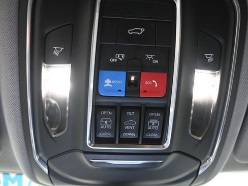 Used 2022 Jeep Grand Cherokee L Limited AWD/4WD image 22