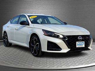 Used 2023 Nissan Altima 2.5 SR w/ SR Premium Package video 1