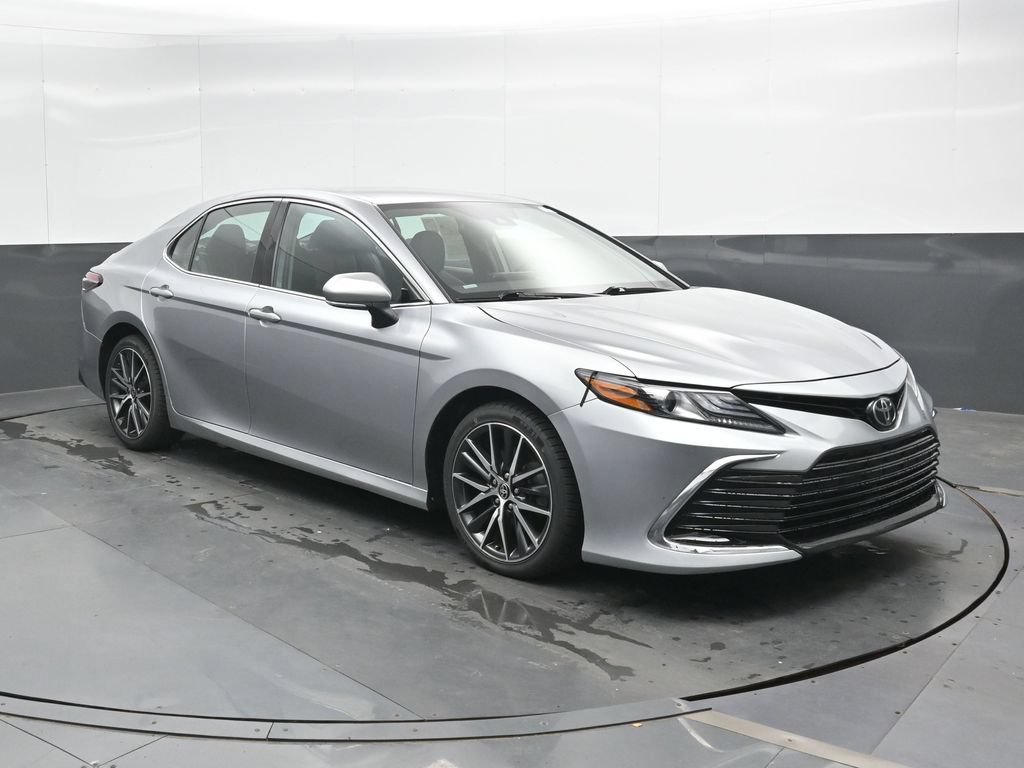 Used 2021 Toyota Camry XLE FWD image 4