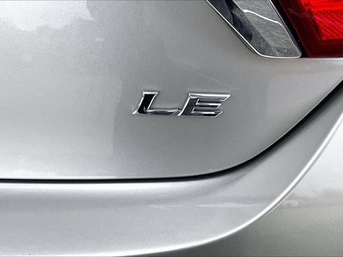Used 2016 Toyota Camry LE image 8