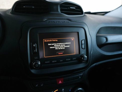 Used 2017 Jeep Renegade Latitude image 39