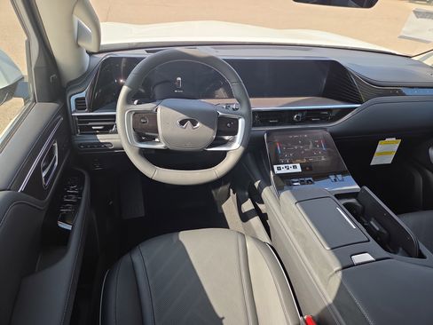 New 2026 INFINITI QX80 Luxe RWD image 7