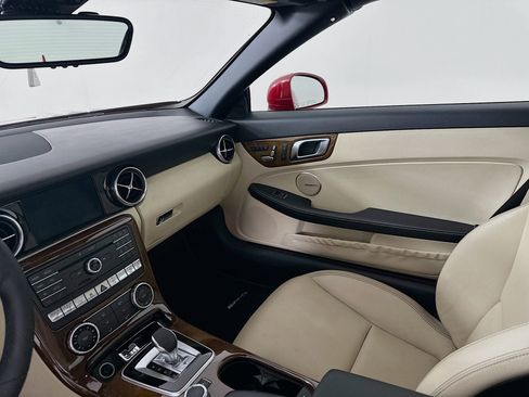 Used 2017 Mercedes-Benz SLC 300 image 25