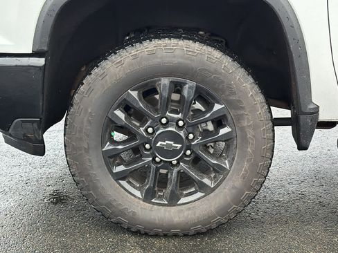 Used 2025 Chevrolet Silverado 2500 Custom w/ Custom Convenience Package image 9