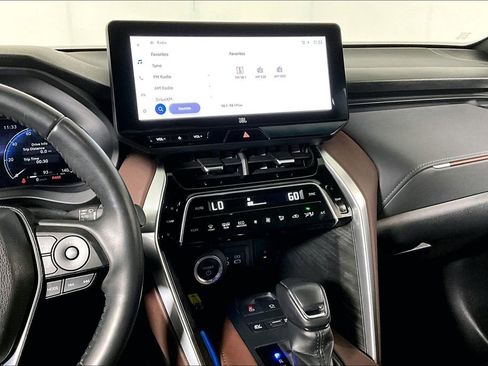 Used 2023 Toyota Venza Limited image 6