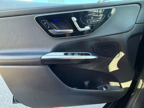 Used 2024 Mercedes-Benz GLC 300 4MATIC image 28