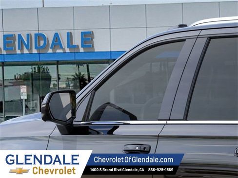 New 2026 Chevrolet Suburban LT image 12