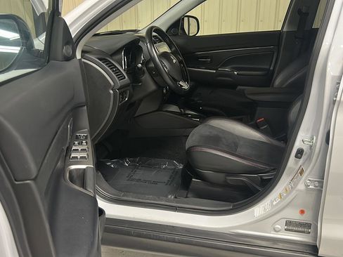 Used 2024 Mitsubishi Outlander Sport SE image 11