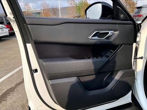 Used 2026 Land Rover Range Rover Velar Dynamic SE image 19